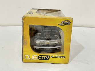 Jada Toys ~ Dub City Police 2000 Chevy Suburban ~ 1:24 Scale