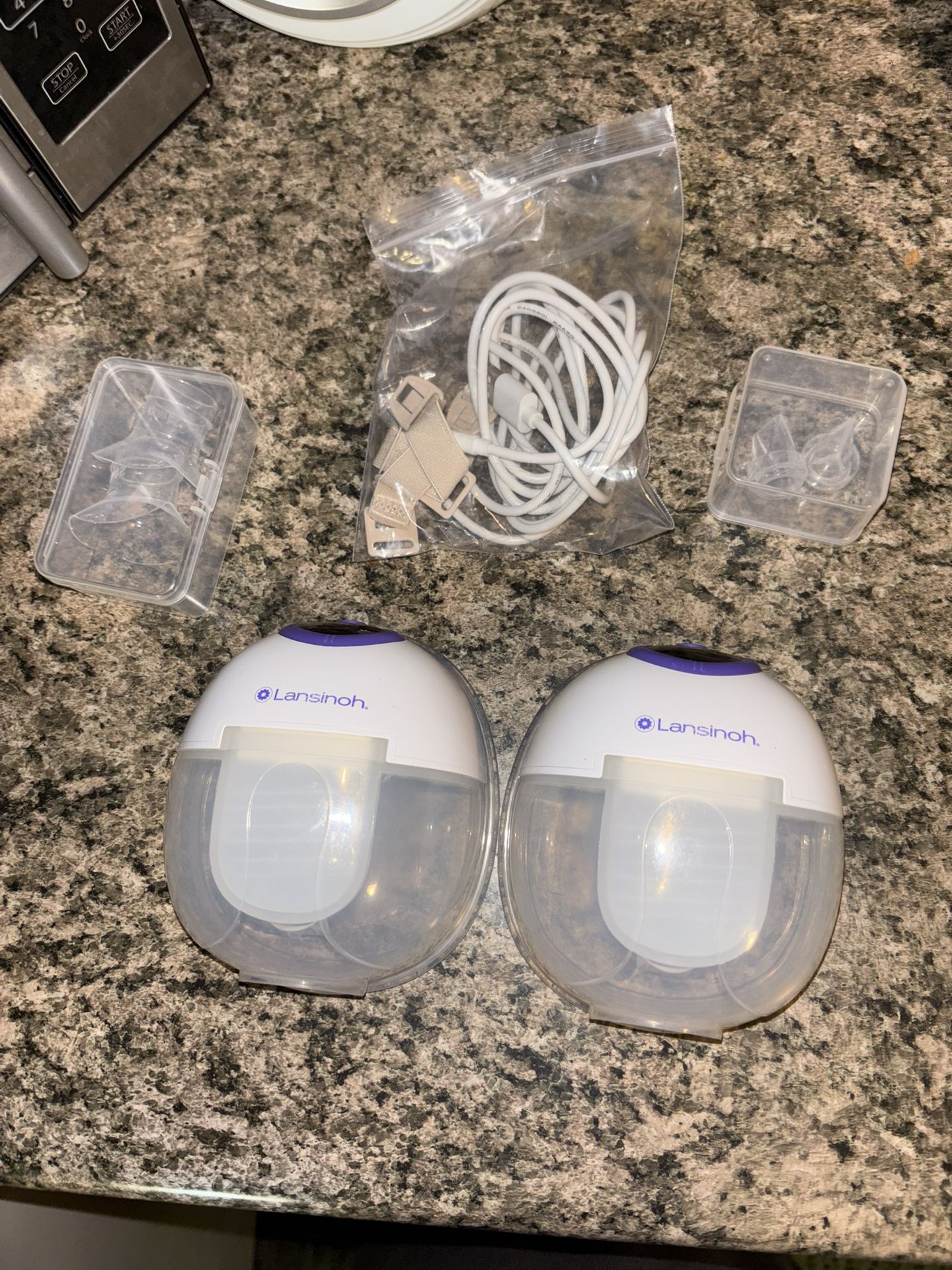 Lansinoh Discreet Duo Wearable Pump - Lightly Used & Complete