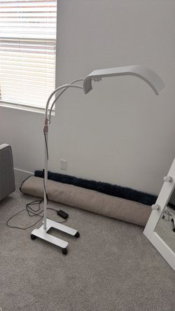 Led half moon light