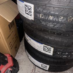 GeoTour(Sumitumo) 245/45R18 Tire Set 