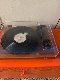 Vinyl record player