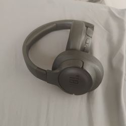 JBL  Tune 770NC Adaptive Over The Ear Noise Canceling Head Phones Wireless Headphones BARELY USED MORE THAN ONCE