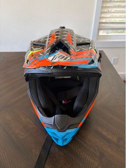 THH Motorcycle Helmet - XL 61-62cm