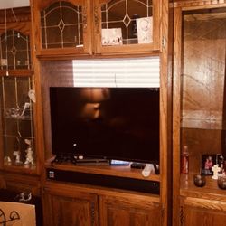 wall unit / great condition/ light / tv accommodation 