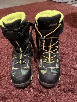 QUEST Menace Snow Boots Size 5 THINSULATE Waterproof