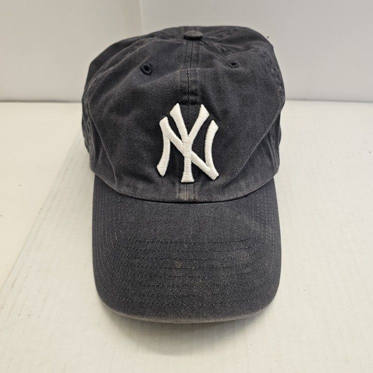 Vintage New York Yankees Fitted Cap β Unisex Medium β Navy Blue by Twins Enterprises