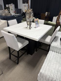 Gorgeous Dining Set! Easy Financing!👋✅❤️