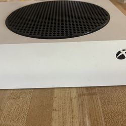 Xbox series s with 2 white controllers