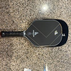 Pickleball paddle