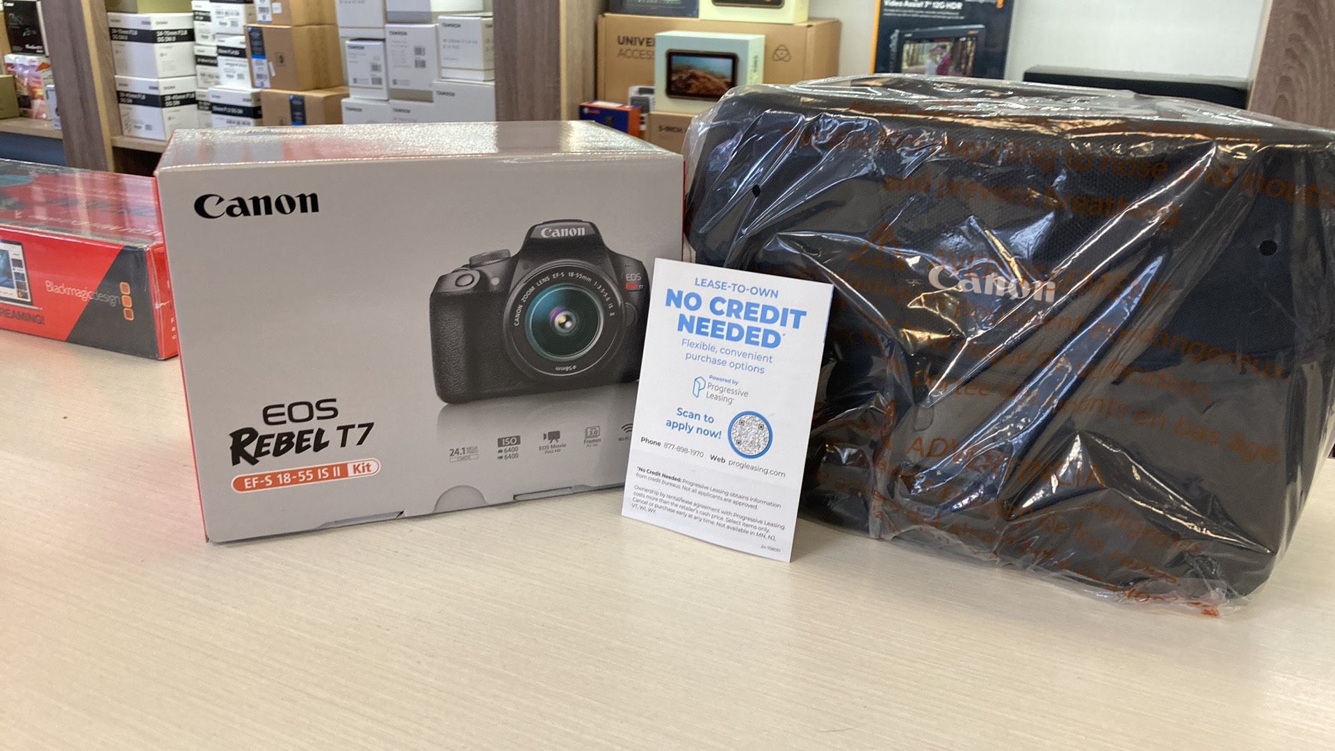 Canon Rebel T718-55mm Kit w/bag
