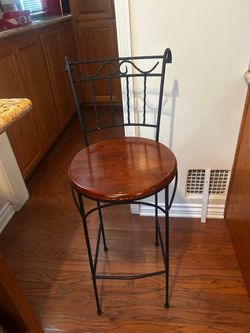 2 Bar stool chairs