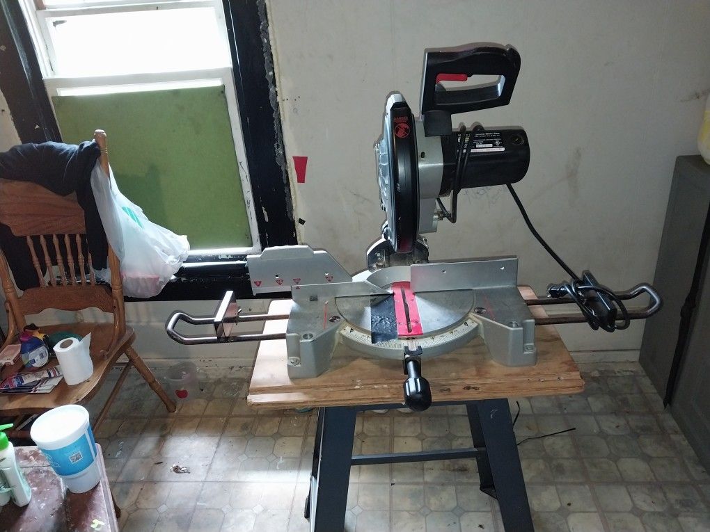 Compoundmitter Saw