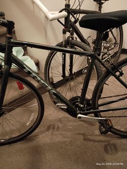 Trek FX 1 L/XL frame excellent condition ready to ride 200$ obo