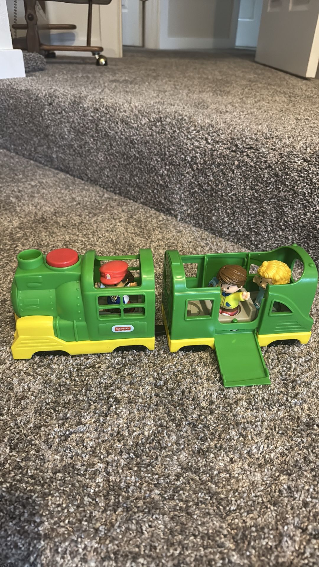 Fisher Price Little People Train w 3 people