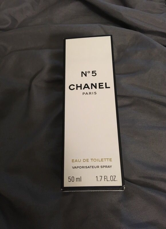 N 5 Chanel perfume