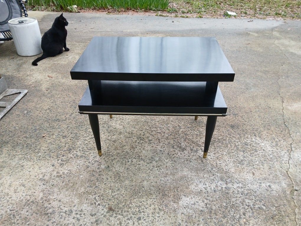 RARE MID CENTURY MODERN END TABLE