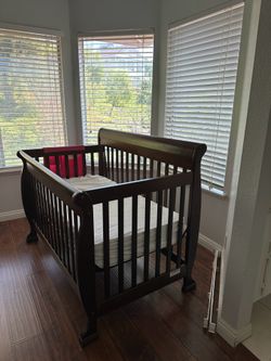 Solid Wood crib / can be transferred to full size bed