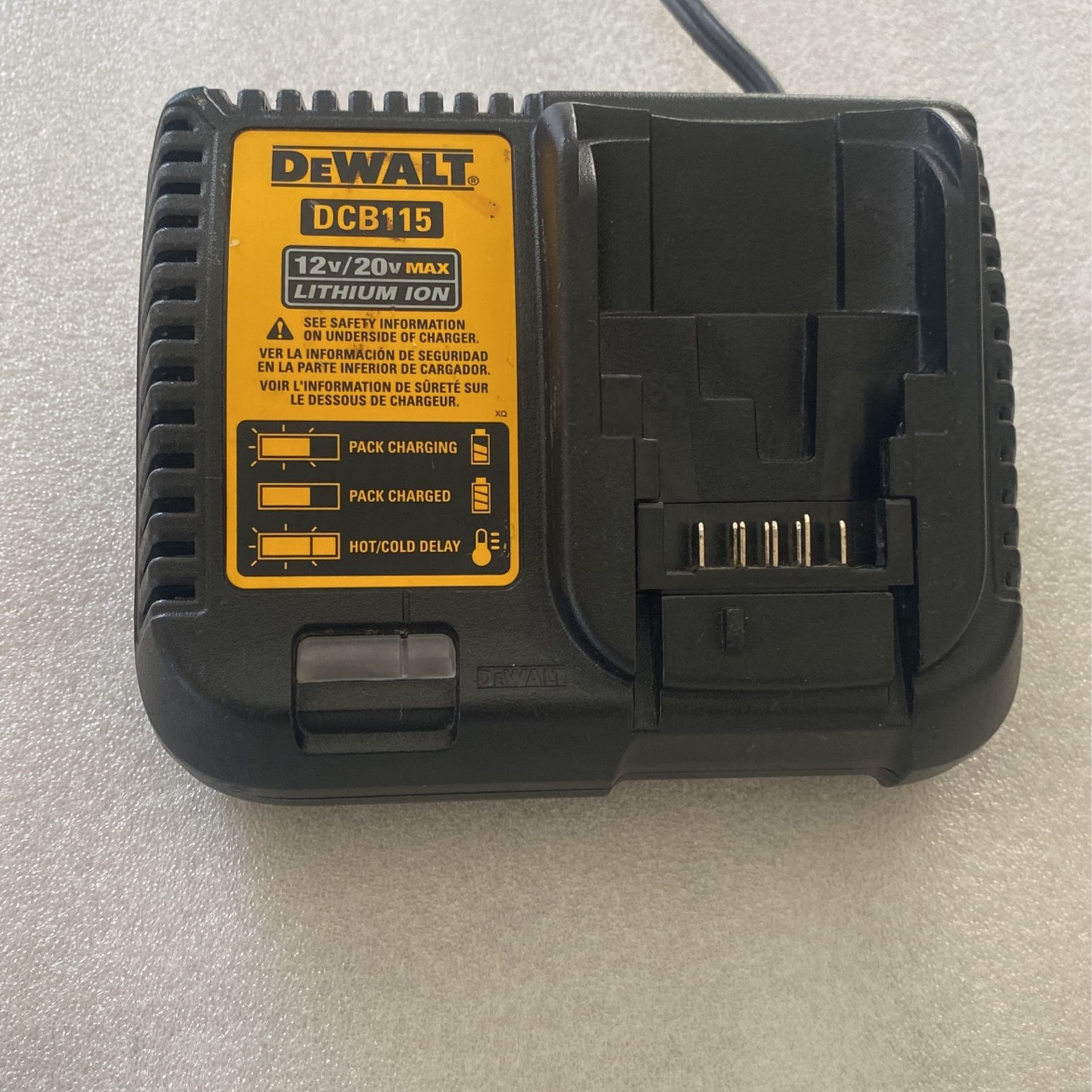 DEWALT CHARGER 20V MAX