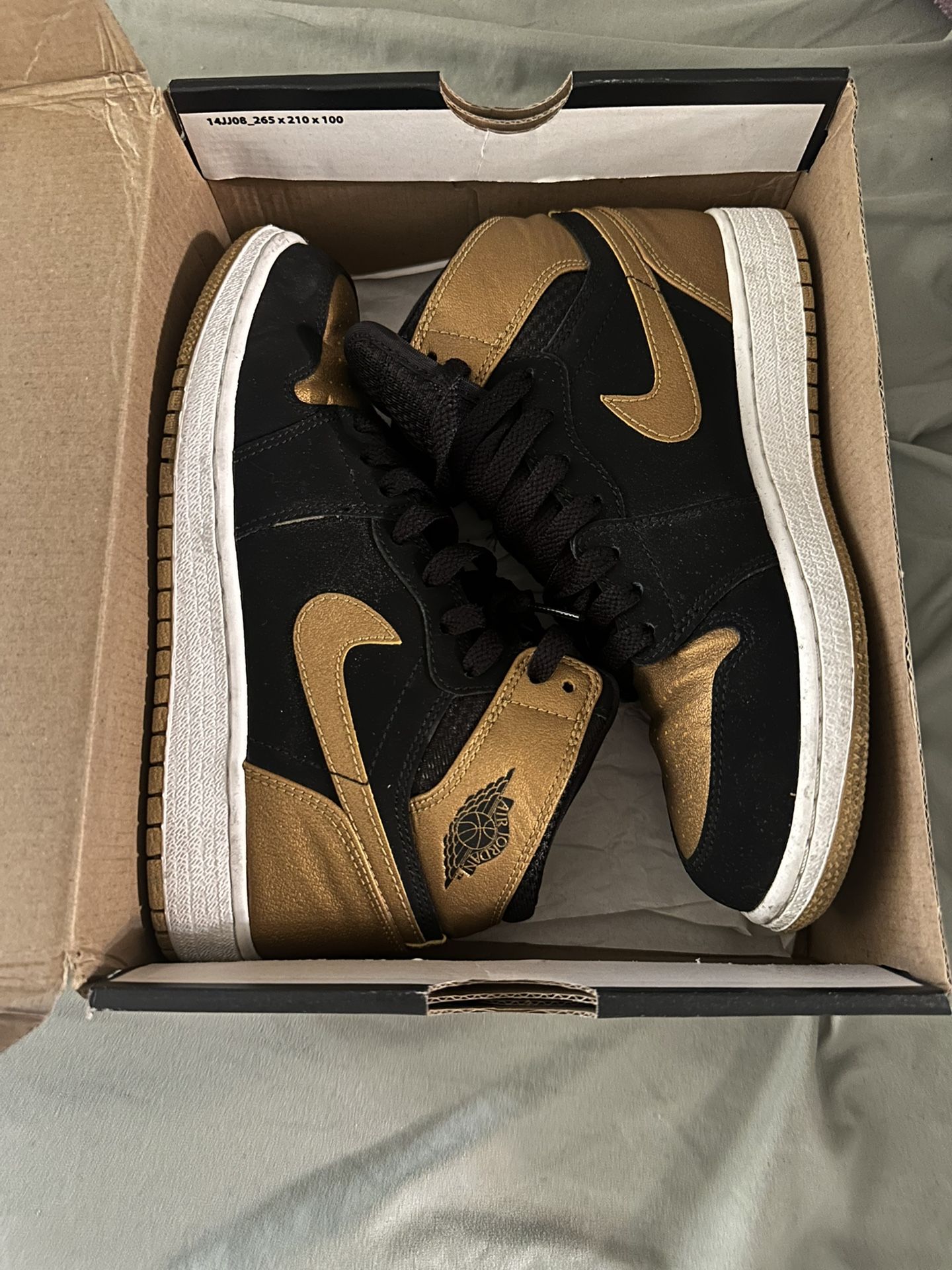 Jordan 1 High Black metallic gold 