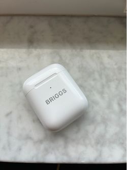 Apple AirPods (1st/2nd Gen) – Left Earbud Works / Right Earbud Distorted – “Briggs” Engraved Case