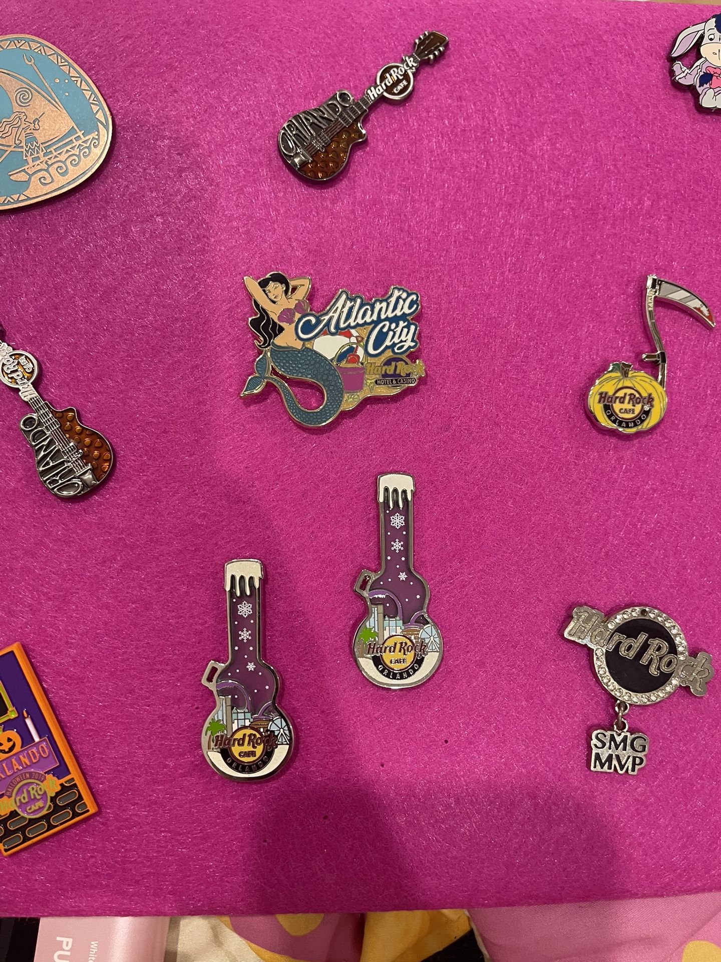 HARD ROCK CAFE PINS