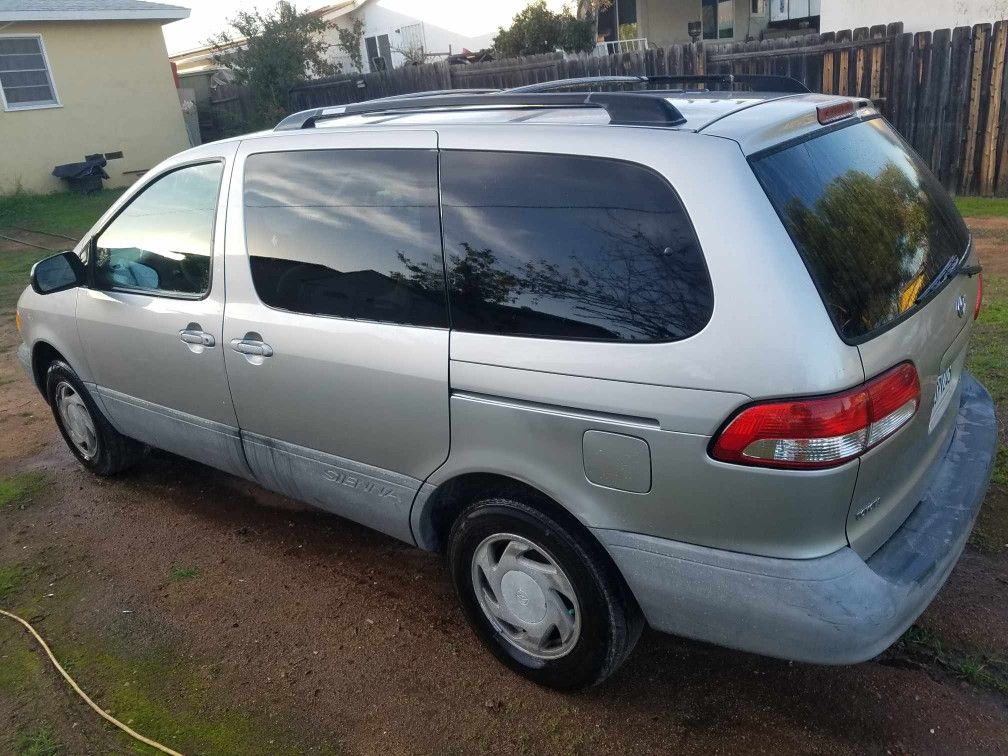 2003 Toyota Sienna