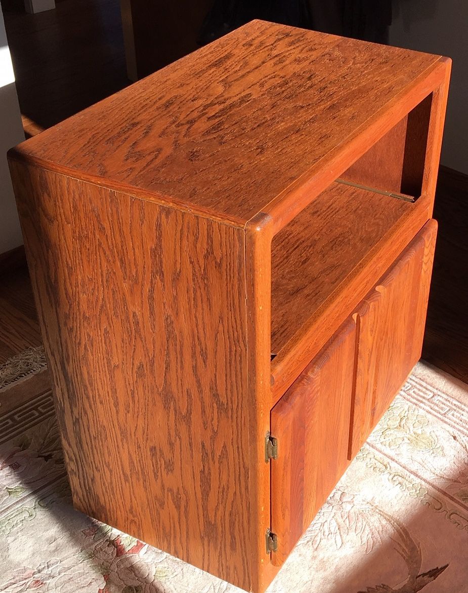 Oak tv/entertainment stand