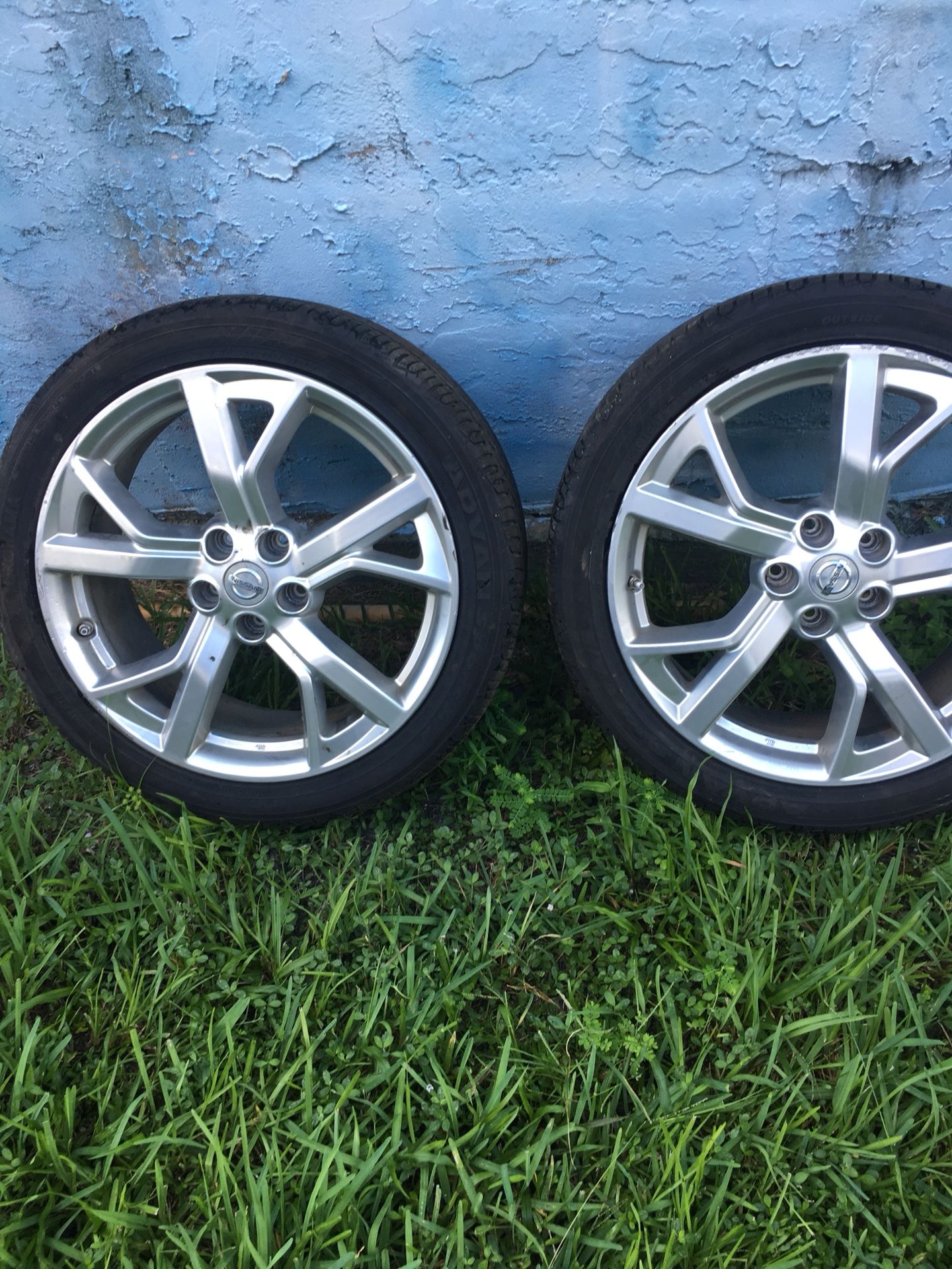 NISSAN MAXIMA 19 in allow rims
