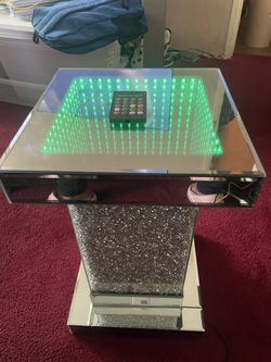 Silver Mirrored End Table with LED Lights, Modern Nightstand Featuring Crushed Diamond Design for Living Room and Bedroom NEW(No Box)