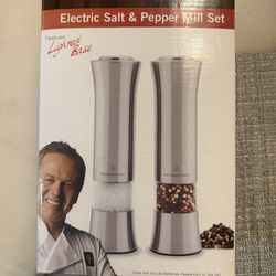 Electric salt and pepper set