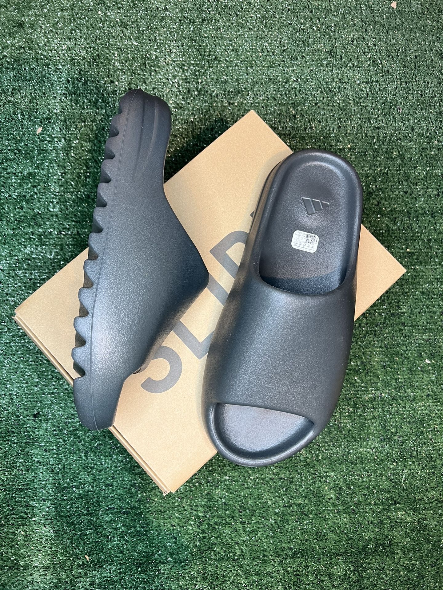 Adidas Yeezy Slides 'Onyx' Men’s Size 12 HP8739