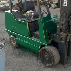 3000 lbs Lift LOW Hours