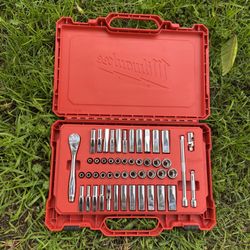 Milwaukee 48-22-9004 50-Piece 1/4” SAE/Metric Socket Set – Excellent 