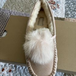 UGG Dakota Pom Pom Slippers Size 8.