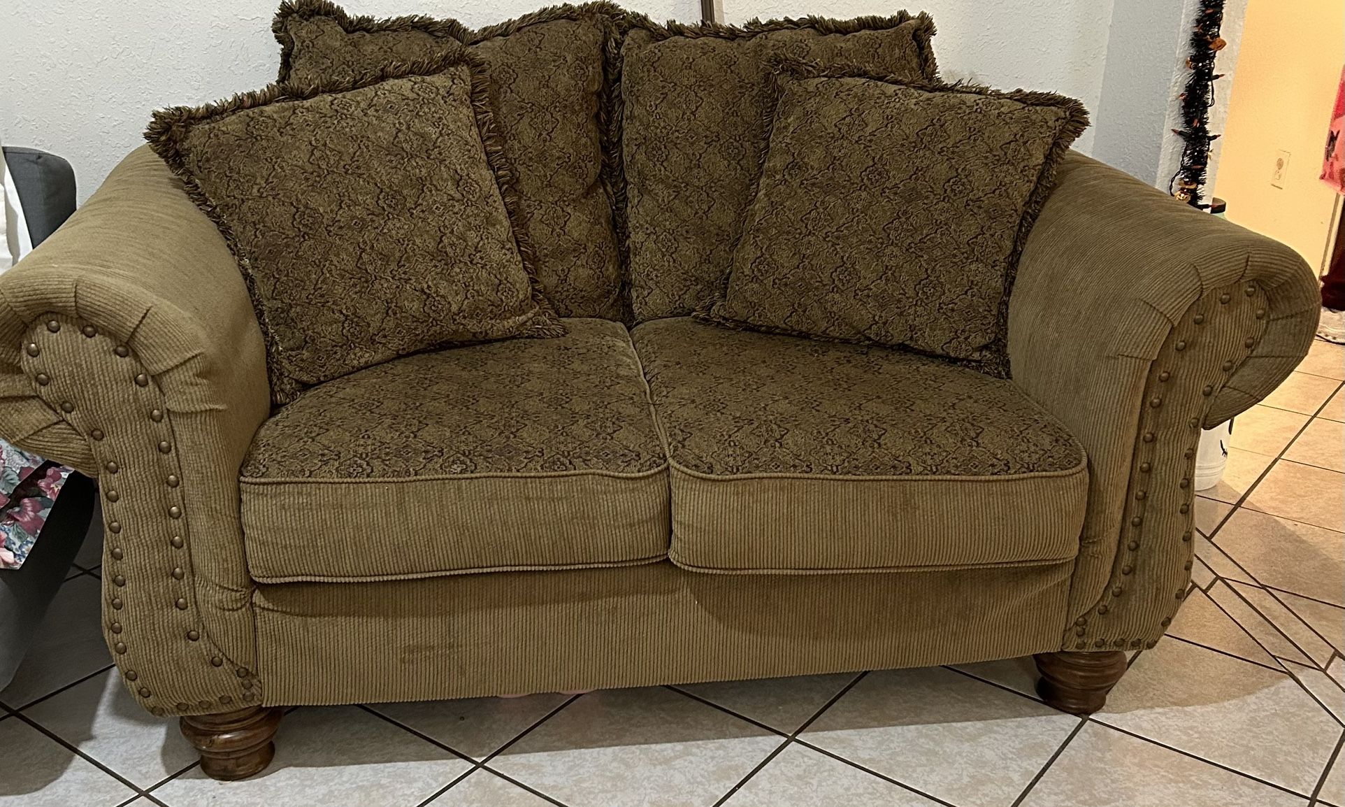 WONDERFUL LOVESEAT