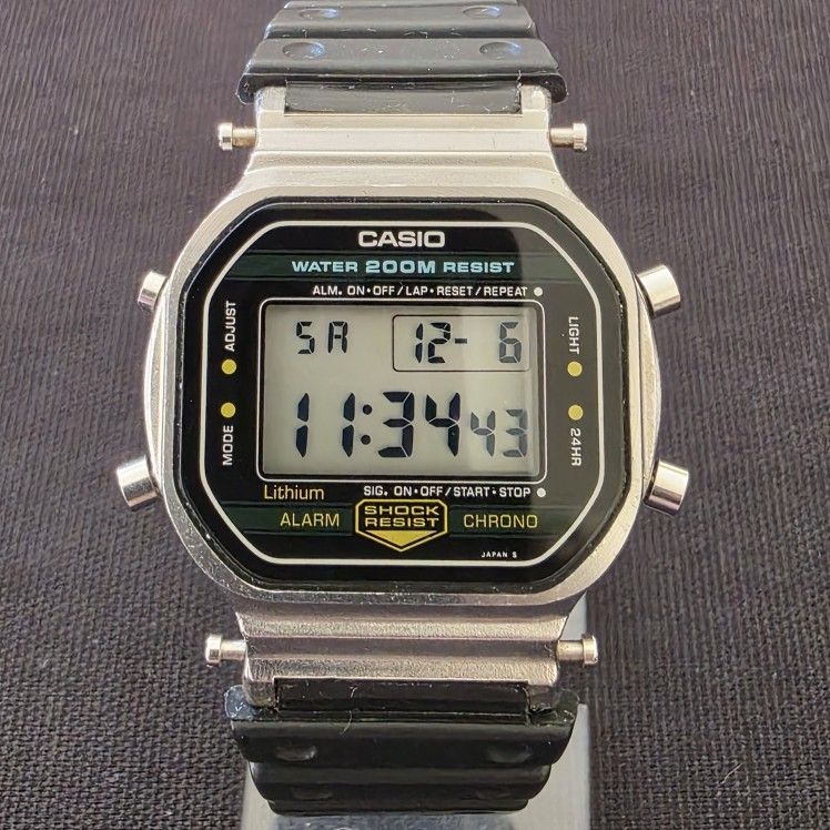 VTG Casio G-Shock (240) DW-5200 Chronograph Alarm Digital Men's 37mm Watch Japan
