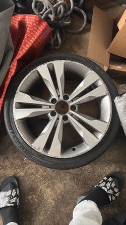 Mercedes rim (small crack in the back)