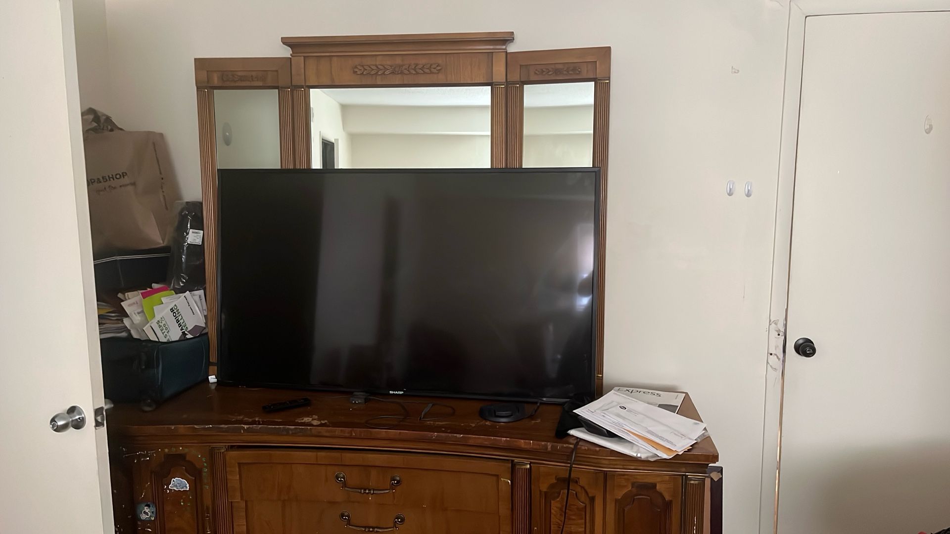 60” Sharp LED LCD SmartTV /google Chrome