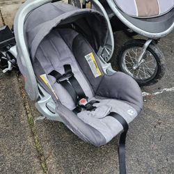 Baby Trend Car Seat Stroller Combo With 2 Bases 