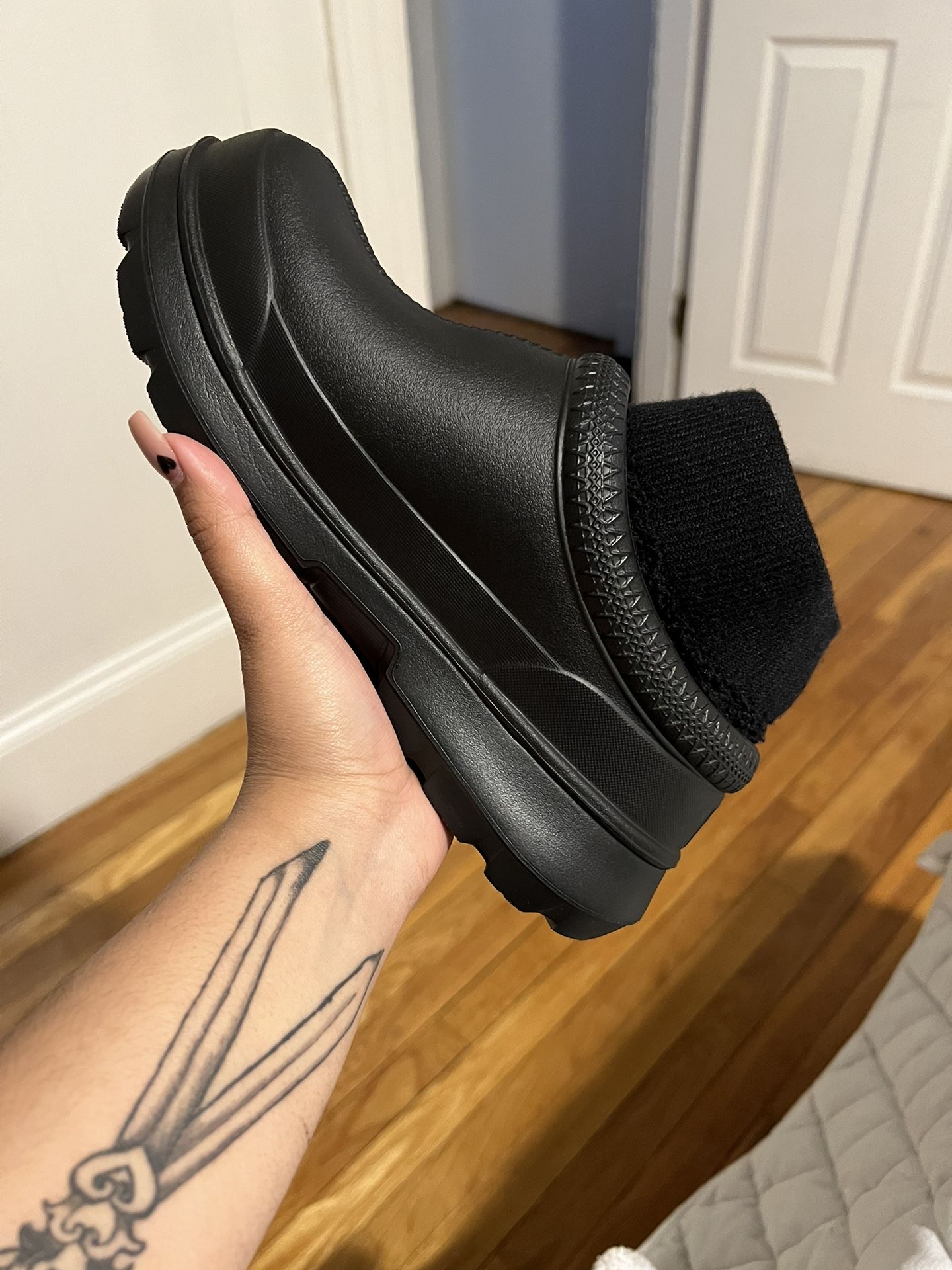 Women’s Uggs Size 7 Tasman X Waterproof