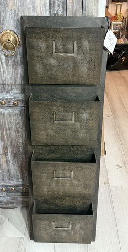 Hanging mail or magazine holder