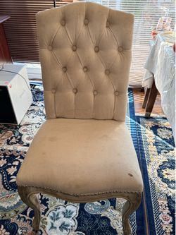 Big Table and 4 expensive chairs for sale all of them 100$