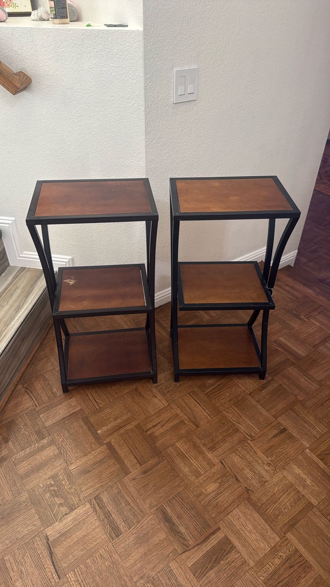 Set of 2 standing shelves 