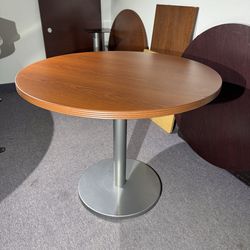 Round Meeting Table