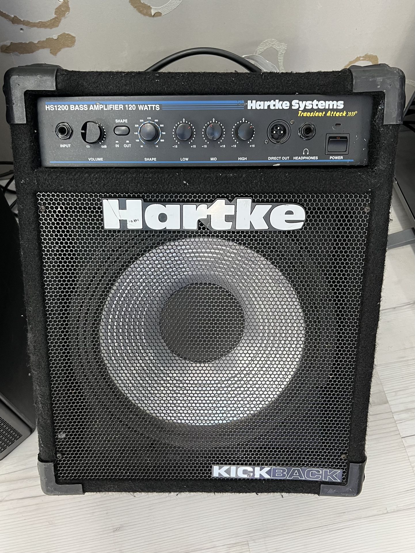 Hartke Hs1200 Bass Amplifier Kickback 120 Watts