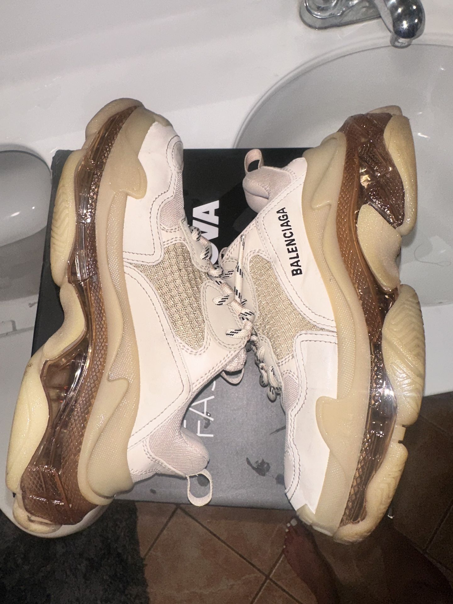 Women’s Size 7 Triple s Balenciaga 
