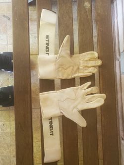 Stinger Long Cuff Adult Small Batting Gloves