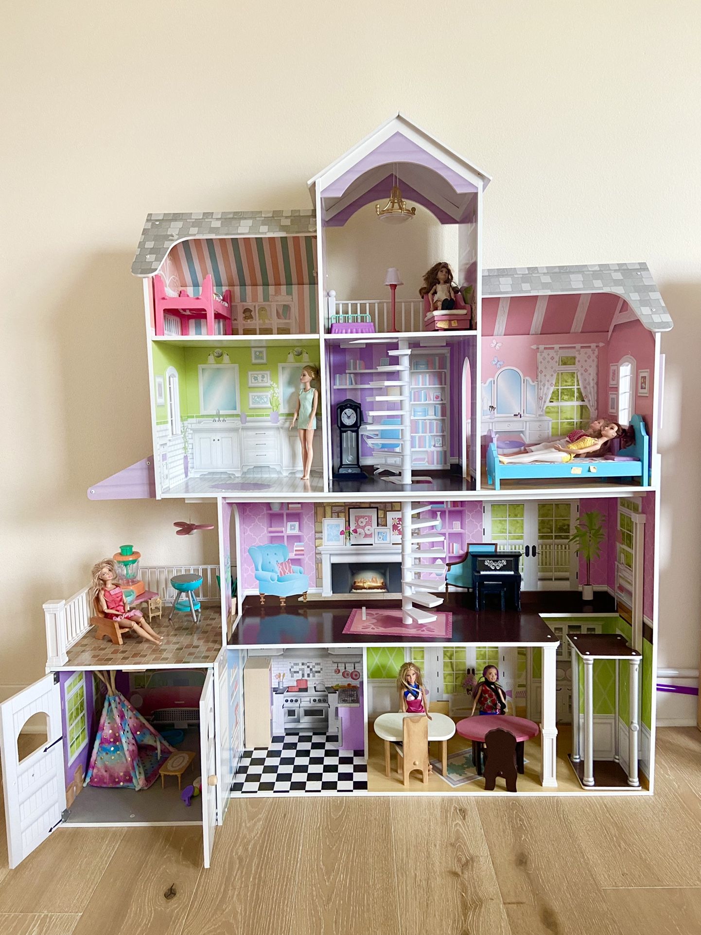 KIDKRAFT Dollhouse 5ft Tall x 4.4ft Wide with Accessories