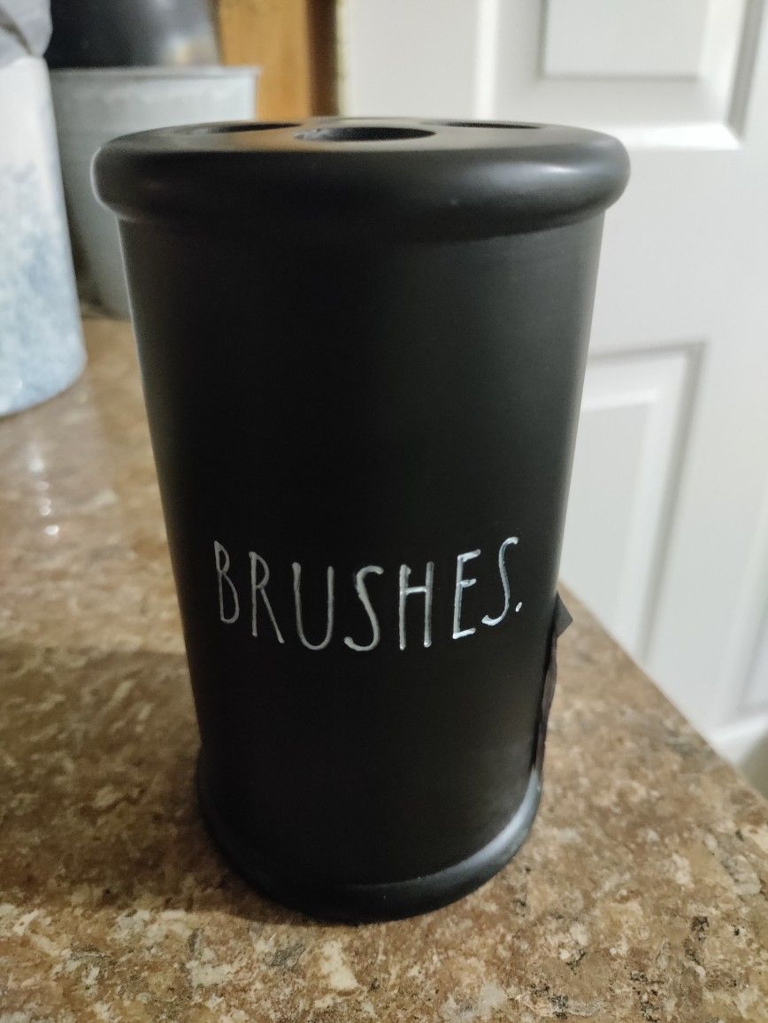 Tooth brush holder. RAE DUNN BRAND! New! .