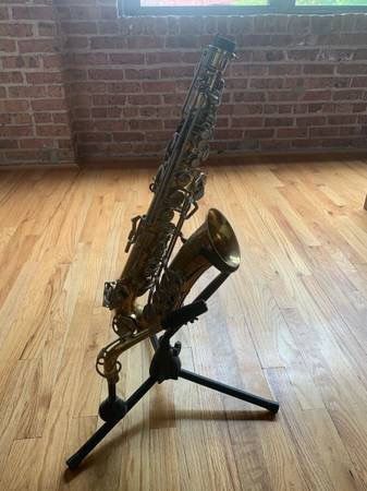 Alto Saxophone with Stand
